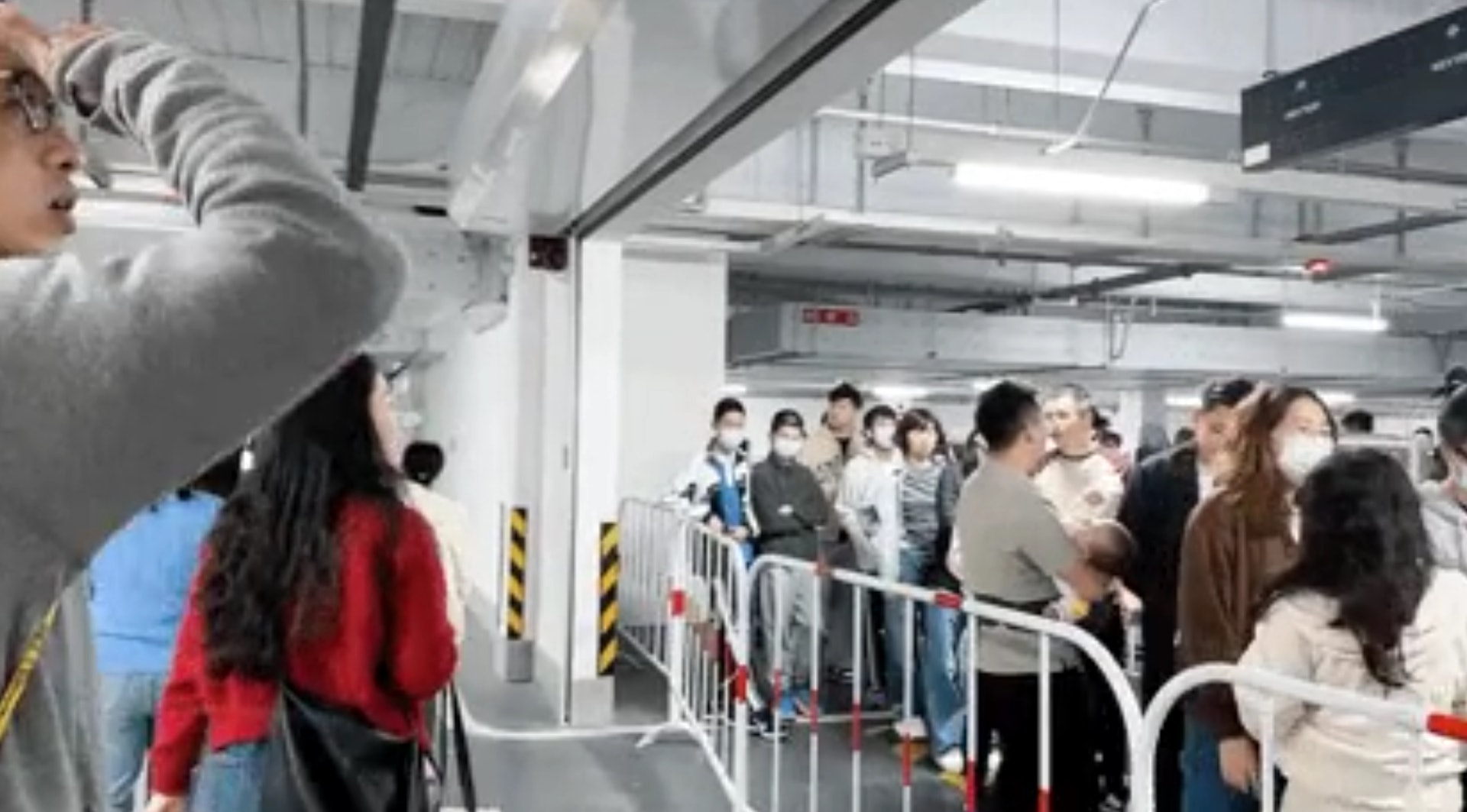 深圳龍華Costco開業後即被擠爆，當中不乏很多北上消費的香港人。（深圳派授權使用）